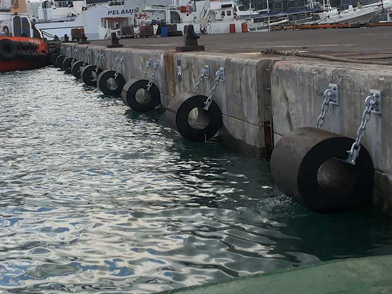 Warum brauchen wir Fender im Hafen?