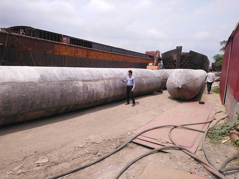 O airbag de borracha vulcanizada usa pó de talco?