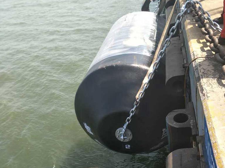 Qual a espessura das capas de espuma para para-lamas?